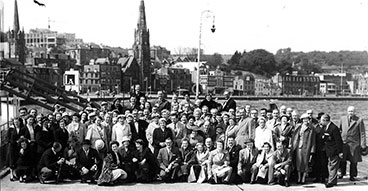 Large Gorbals Ward outing to Rothesay 1950s.